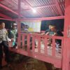 Bhabinkamtibmas Polsek Taliwang Perkuat Semangat Siskamling, Warga Bugis Diajak Aktif Jaga Kamtibmas