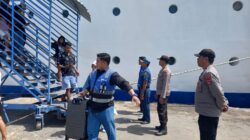 Polsek Kawasan Pelabuhan Laut Bima Amankan Embarkasi dan Debarkasi KM Binaiya di Pelabuhan Bima
