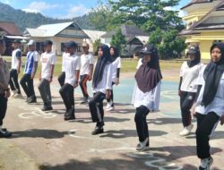 Matangkan Persiapan HUT RI ke-81, Personel Polsek Brang Rea Gelar Pelatihan Paskibra di Kantor Camat