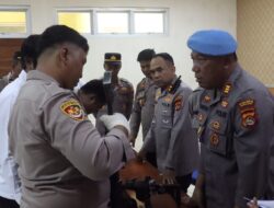 Kapolres Sumbawa Barat Pimpin Pengecekan Senjata Api Personel untuk Pastikan Kesiapan Operasional