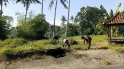Gotong Royong Babinsa Dopang Wujudkan Lingkungan Bersih dan Sehat