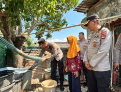 Kapolres Bima Kota Tindak Lanjuti Aspirasi Masyarakat, Distribusikan Air Bersih ke Lingkungan Sarata