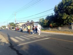 Bhabinkamtibmas Desa Apitaik Lakukan Strong Point, Wujudkan Keselamatan Pelajar dan Pengguna Jalan