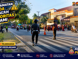 Personel Polres Lombok Timur Hadir Amankan Aktivitas Pelajar di Jalan Raya