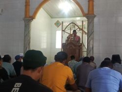 Sampaikan Khutbah Jumat, Kapolsek Labuhan Badas Ajak Jemaah Waspadai Bahaya Narkoba demi Masa Depan Anak