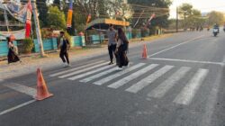 Beri Rasa Aman bagi Pelajar, Personel Polsek Utan Gelar Pengaturan Lalu Lintas Pagi di Depan SMPN 1 Utan