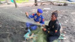 Sat Polairud Polres Lombok Utara Gelar Aksi “Polisi Penolong” Bersihkan Sampah di Pantai Pandanan