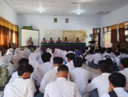 Bekali Generasi Muda, Polsek Asakota Sampaikan Edukasi Kamtibmas di SMAN 5
