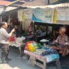 Ciptakan Rasa Aman, Polsek Sumbawa Gelar Patroli Harkamtibmas dan Pengaturan Lalu Lintas di Pasar Seketeng