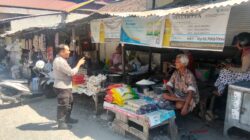 Ciptakan Rasa Aman, Polsek Sumbawa Gelar Patroli Harkamtibmas dan Pengaturan Lalu Lintas di Pasar Seketeng
