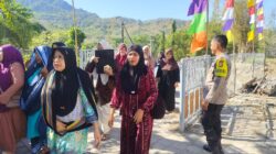 Bhabinkamtibmas Pantau Pendaftaran Bakal Calon Kepala Desa Kemuning