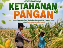 Mendukung Program Ketahanan Pangan Nasional Anggota Bhabinkamtibmas Polsek Senori Polresta Tuban Monitoring Tanaman Jagung Warga Desa Leran