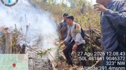 Bhabinkamtibmas Desa Mantar Bersama RPH Seteluk dan Warga Padamkan Kebakaran Lahan HL