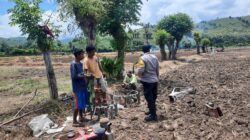 Bhabinkamtibmas Desa Kramat Imbau Petani Bawang Merah Sesuaikan Waktu Tanam dengan Kondisi Cuaca