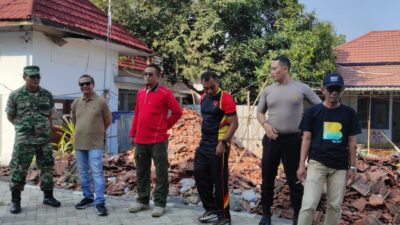 Polres Bima Kota Bersama Pemkot Bima Gotong Royong Bersihkan Areal Gedung Baru RSUD