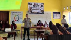Jadi Pemateri Seminar Program kerja KKN STKIP Tamsis Bima.ini Penyampaian Bhabinkamtibmas Polsek Soromandi