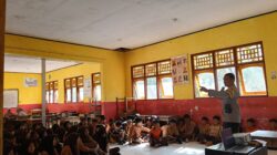 Bhabinkamtibmas Polres Bima Kota Sosialisasikan Bahaya Kenakalan Remaja kepada Pelajar SMPN 5 Langgudu