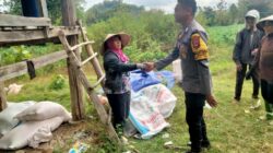 Dukung Program Asta Cita Presiden, Bhabinkamtibmas Desa Mokong Sambangi Petani di Persawahan Kalimian