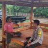 BHABINKAMTIBMAS DESA SONGGAJAH SAMBANGI WARGA, AJAK MANFAATKAN PEKARANGAN UNTUK KETAHANAN PANGAN KELUARGA