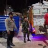Bhabinkamtibmas Polsek Bolo Monitoring Penyaluran Bantuan Beras Bagi Warga Binaan di Desa Leu