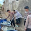 Peduli Kebutuhan Warga, Sat Samapta Polres Bima Kota Salurkan Air Bersih di Kelurahan Dara