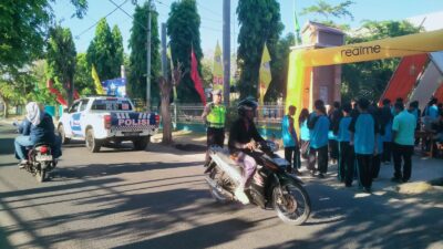 Amankan Jalan Sehat HUT SMA 3 Sumbawa, Sat Samapta Polres Sumbawa Jamin Kelancaran Lalu Lintas
