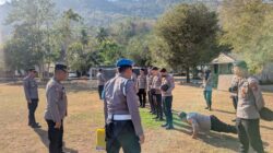 Tingkatkan Kedisiplinan Intern, Wakapolres Sumbawa Barat Pimpin Pemeriksaan Sikap Tampang Personel