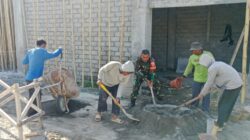 Babinsa Jembatan Kembar Timur Bantu Bangun Ponpes