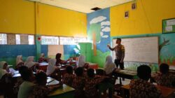 Bhabinkamtibmas Polres Bima Kota Sambangi Sekolah, Ajak Pelajar Stop Bullying