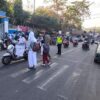 Berikan Rasa Aman, Sat Lantas Polres Bima Kota Bantu Pelajar Menyeberang di Jam Sibuk Pagi