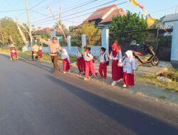 Berikan Rasa Aman di Pagi Hari, Polsek Utan Gelar Strong Point dan Pengaturan Lalu Lintas di Sekolah
