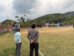 Bhabinkamtibmas Hadir Berikan Pengamanan, Pertandingan Sepak Bola Mini Bupati Cup 2026 di Batu Dulang Berjalan Aman