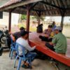 Bhabinkamtibmas Desa Kerumut Sambangi Warga, Ajak Masyarakat Jaga Kamtibmas dan Dukung Ketahanan Pangan