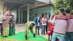 Mahasiswa KKN dan Babinsa Dorong Kemandirian Peternak Eyat Mayang