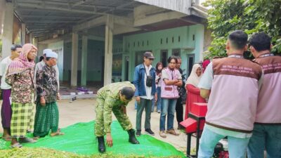 Mahasiswa KKN dan Babinsa Dorong Kemandirian Peternak Eyat Mayang