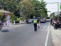 Hadir Berikan Rasa Aman Siang Hari, Sat Lantas Polres Sumbawa Gelar Strong Point di Titik Rawan Sekolah