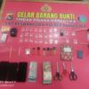 Gerebek Kampung Cemes Kelurahan Pekat, Tim Gabungan Polres Sumbawa dan BNNK Ringkus Pengedar dan Sita 26 Poket Sabu