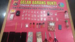 Gerebek Kampung Cemes Kelurahan Pekat, Tim Gabungan Polres Sumbawa dan BNNK Ringkus Pengedar dan Sita 26 Poket Sabu
