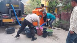 Bantu warga terdampak kekurangan air bersih, Sat Samapta Polres Bima salurkan air Bersih ke Desa Roka