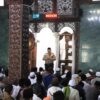 Lewat Jum’at Keliling di Masjid Asmoroqondi, Kapolresta Tuban Pererat Silaturahmi dan Sampaikan Pesan Kamtibmas