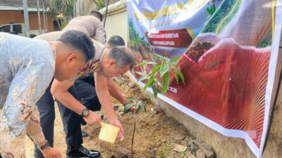 Program Green Policing Implementasi, Kapolres Bima Kabupaten Pimpin Penanaman Pohon Serentak