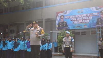 Bentengi Pelajar dari Perundungan dan Narkoba, Kapolresta Tuban Pimpin Apel Polisi Jogo Sekolah di SMKN 1 Tuban