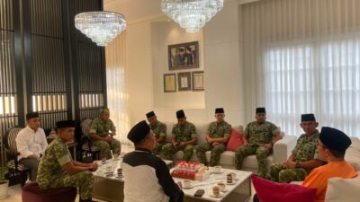 Dandim 1606/Mataram Dampingi Pangdam Silaturahmi dengan TGB