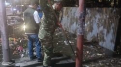 Malam Hari, Sinergi TNI-Polri dan Warga Bersihkan Saluran