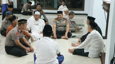 Sapa Jamaah Masjid Al-Fajri, Wakapolresta Tuban Gaungkan Call Center 110 Gratis 24 Jam